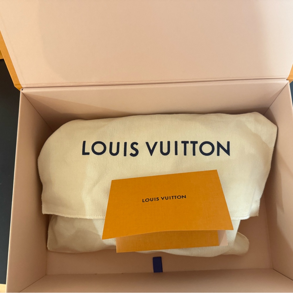 Louis Vuitton
Saumur Handbag Monogram Canvas BB - Picture 4 of 5